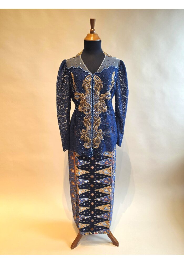 Kebaya glamour midnite blauw met bijpassende sarong