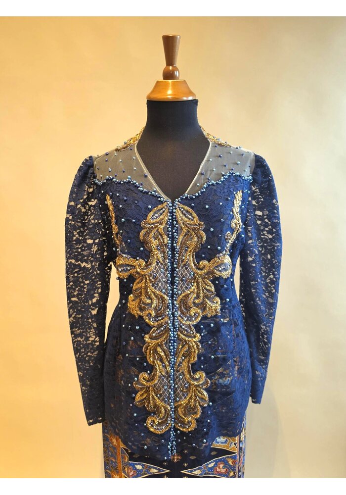 Kebaya glamour midnite blauw met bijpassende sarong