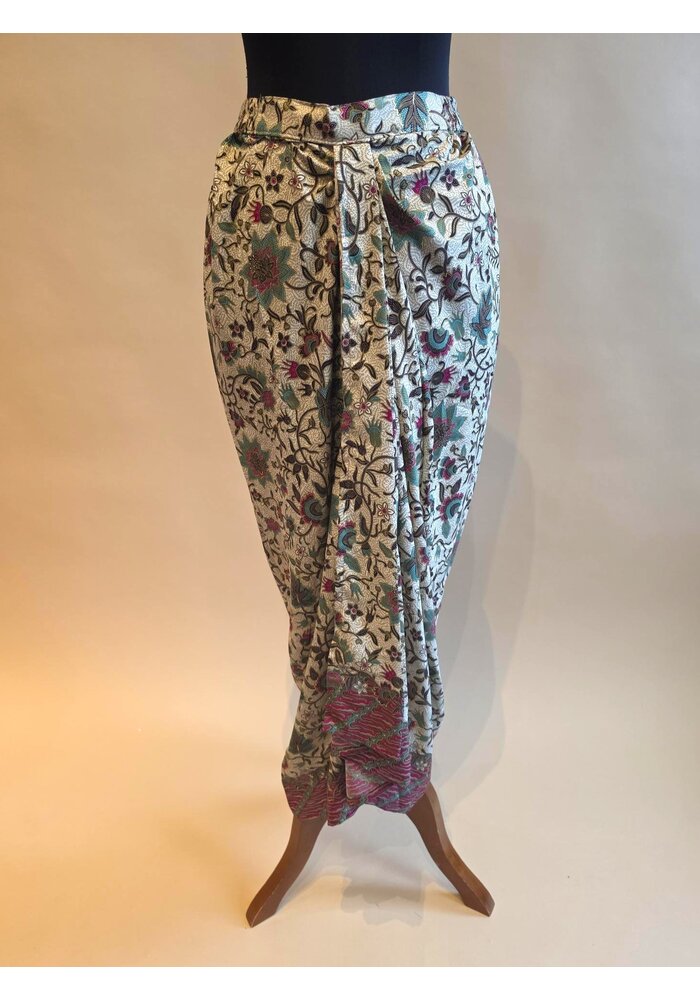 Kebaya glamour korte mouw met bijpassende sarong