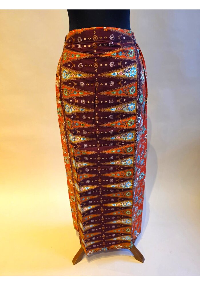 Kebaya Kartini wit met bijpassende sarong