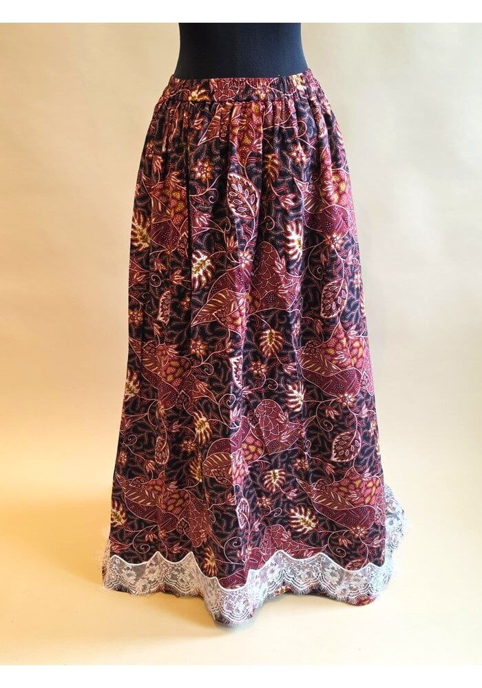 Bruidskebaya mordern bordaux met bijpassende rok batik