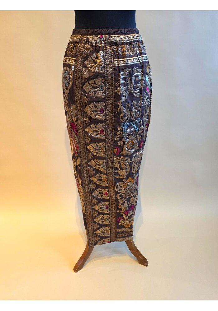 Kebaya glamour goud kortemouw met bijpassende sarong songket