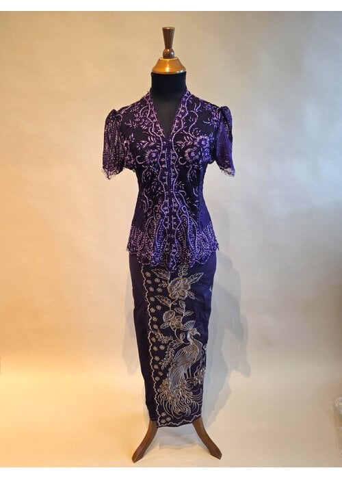 Kebaya glamour paars kortemouw met bijpassende sarong