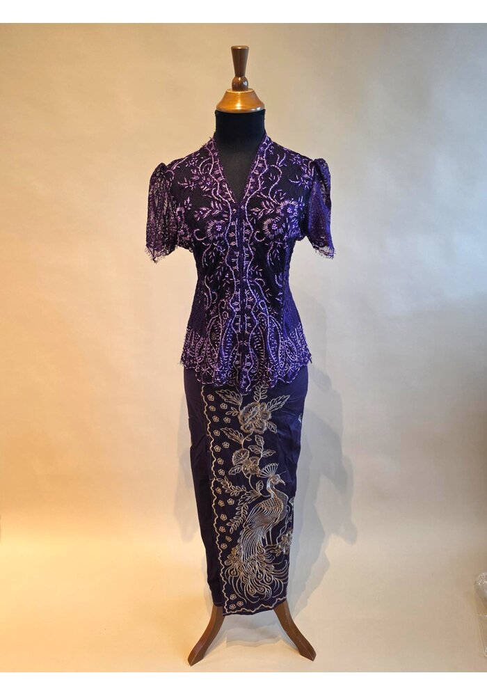 Kebaya glamour paars kortemouw met bijpassende sarong