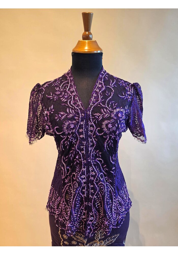 Kebaya glamour paars kortemouw met bijpassende sarong
