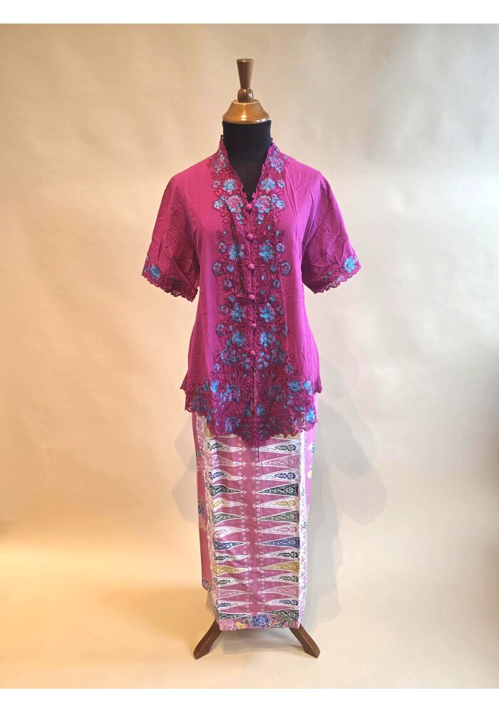 Kebaya klassiek korte mouw met bijpassende sarong