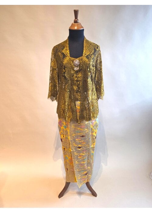 Kebaya koper 3/4 mouw met bijpassende sarong songket