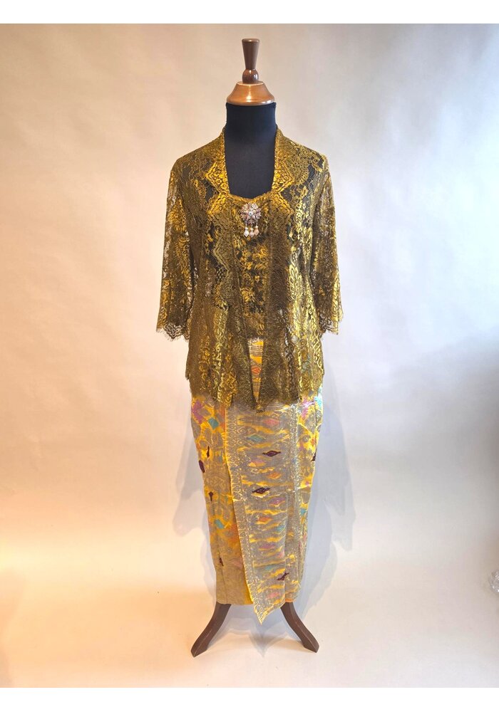 Kebaya coper 3/4 mouw met bijpassende songket