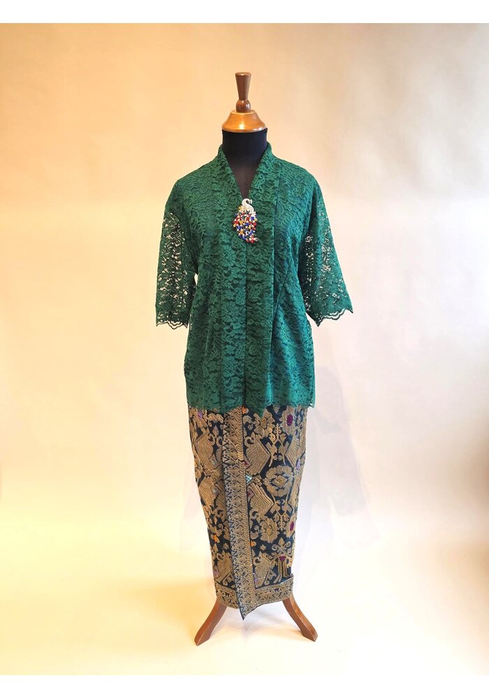 Kebaya dennen groen kortemouw met bijpassende sarong