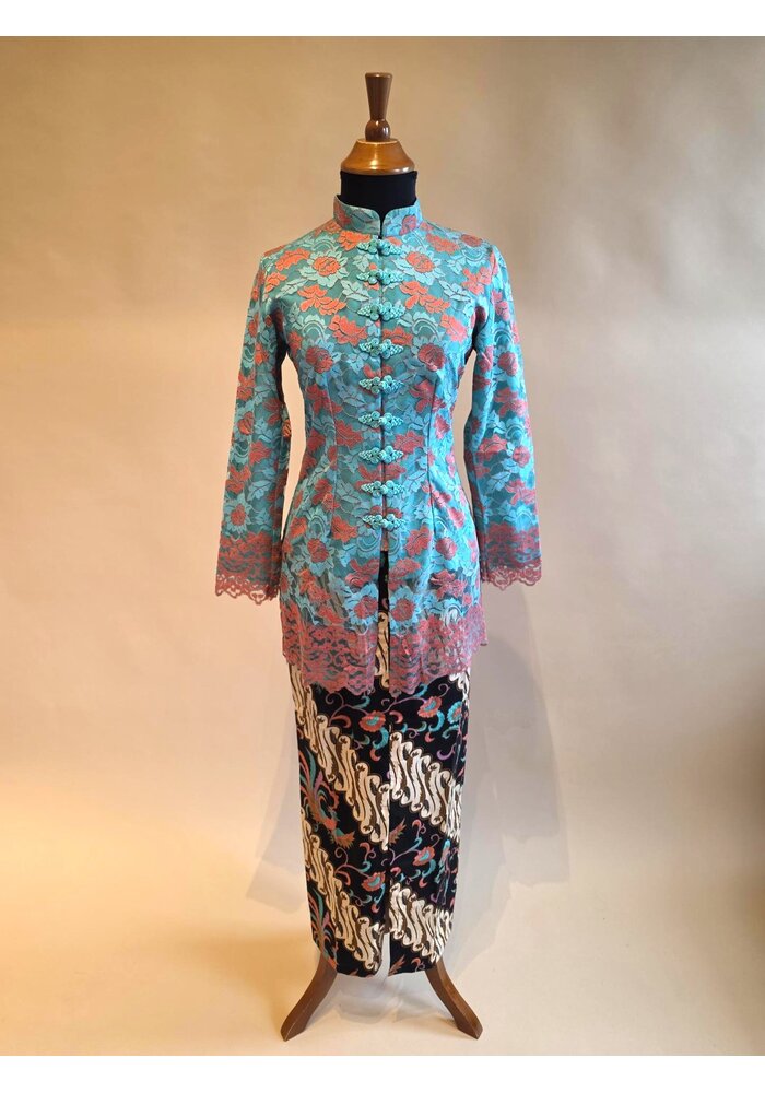 Kebaya klassiek turquoise roze met bijpassende sarong