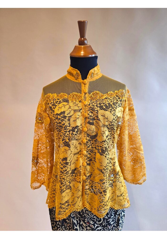Kebaya goud 3/4 mouw met bijpassende rok