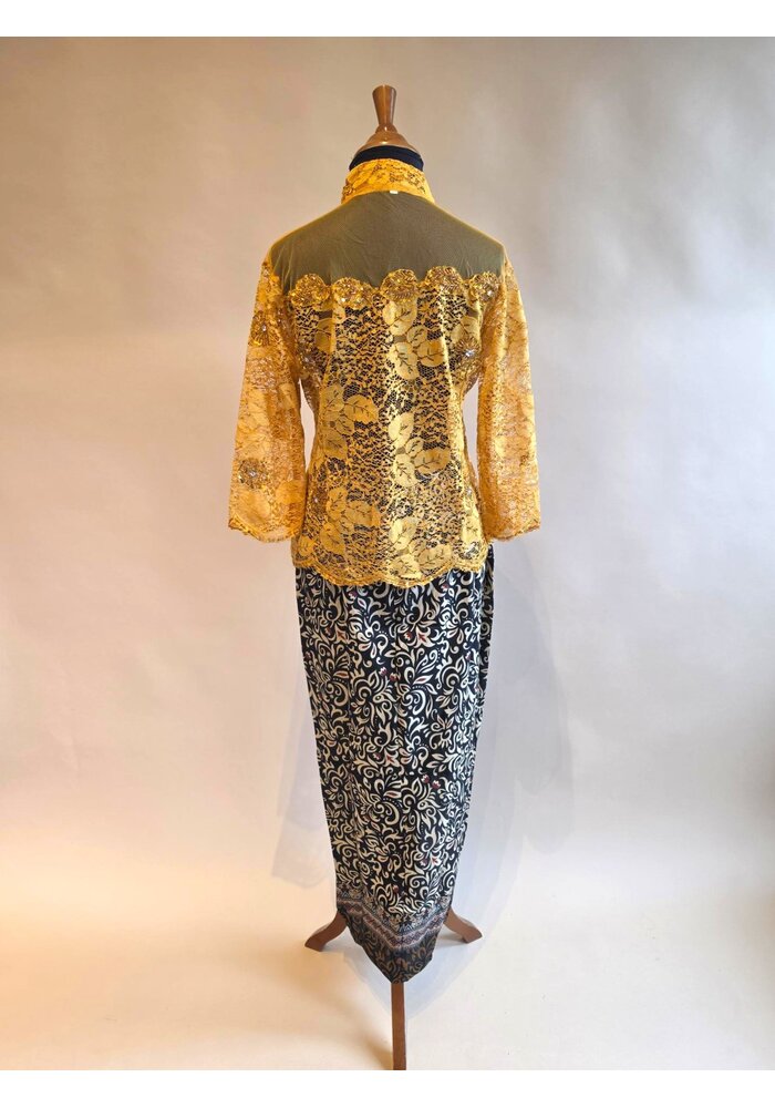 Kebaya goud 3/4 mouw met bijpassende rok