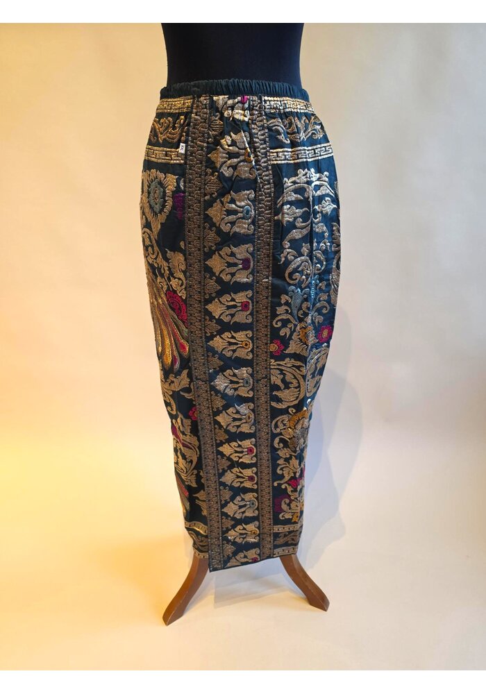 Kebaya olijfgroen kortemouw met bijpassende sarong songket