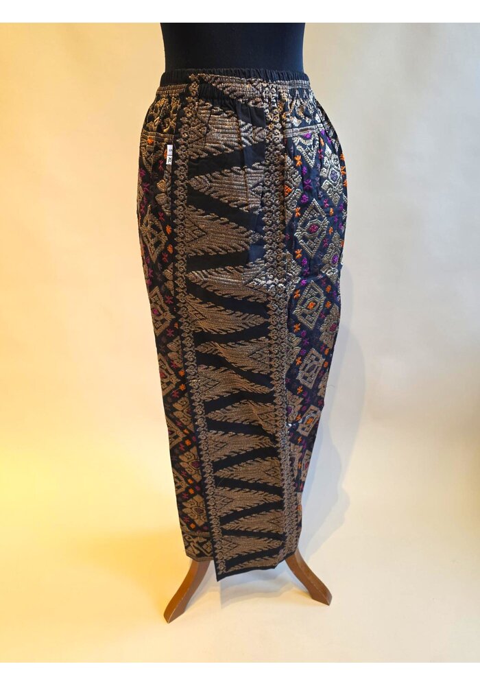 Kebaya oranje 3/4 mouw met bijpassende sarong en selendang