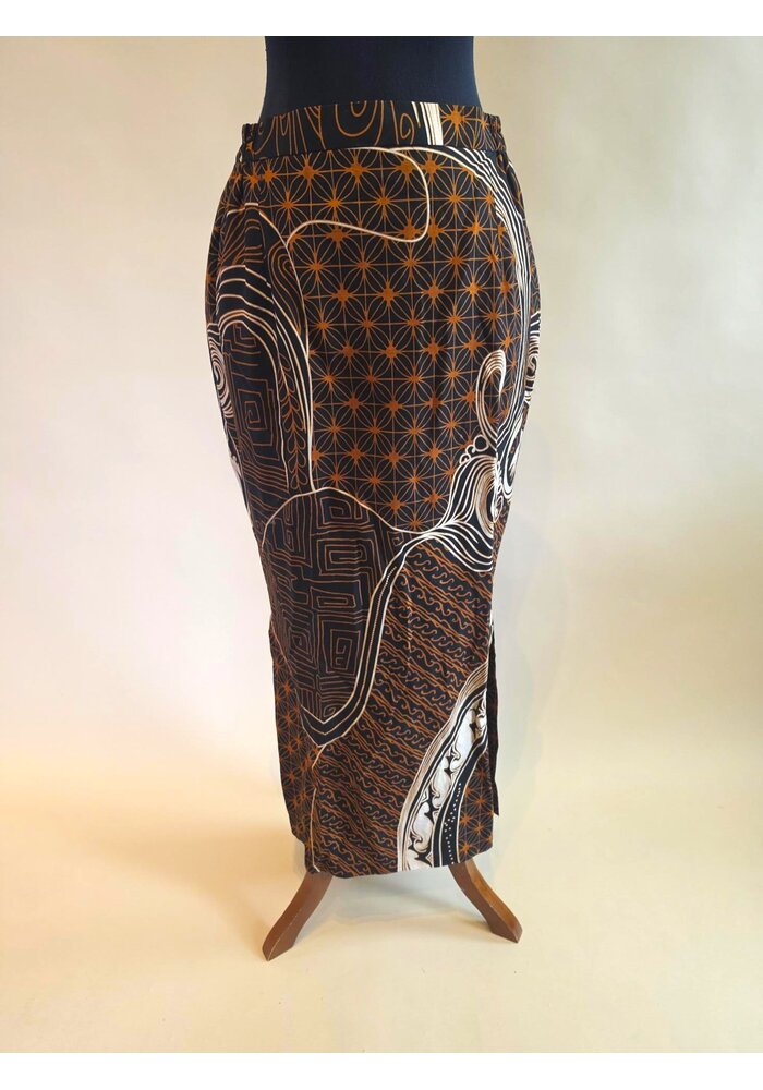 Kebaya zwart met bijpassende sarong