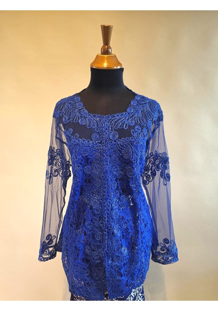 Kebaya modern kobaltblauw met bijpassende sarong