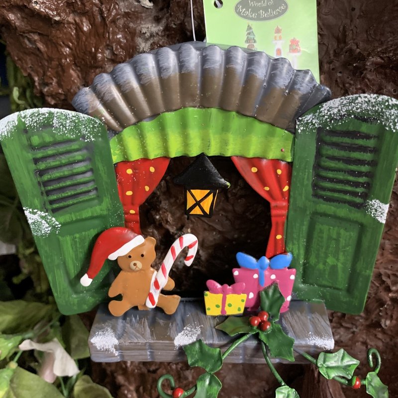 Elf Woodland Elf Wonderland - Christmas Window with Teddy & Presents