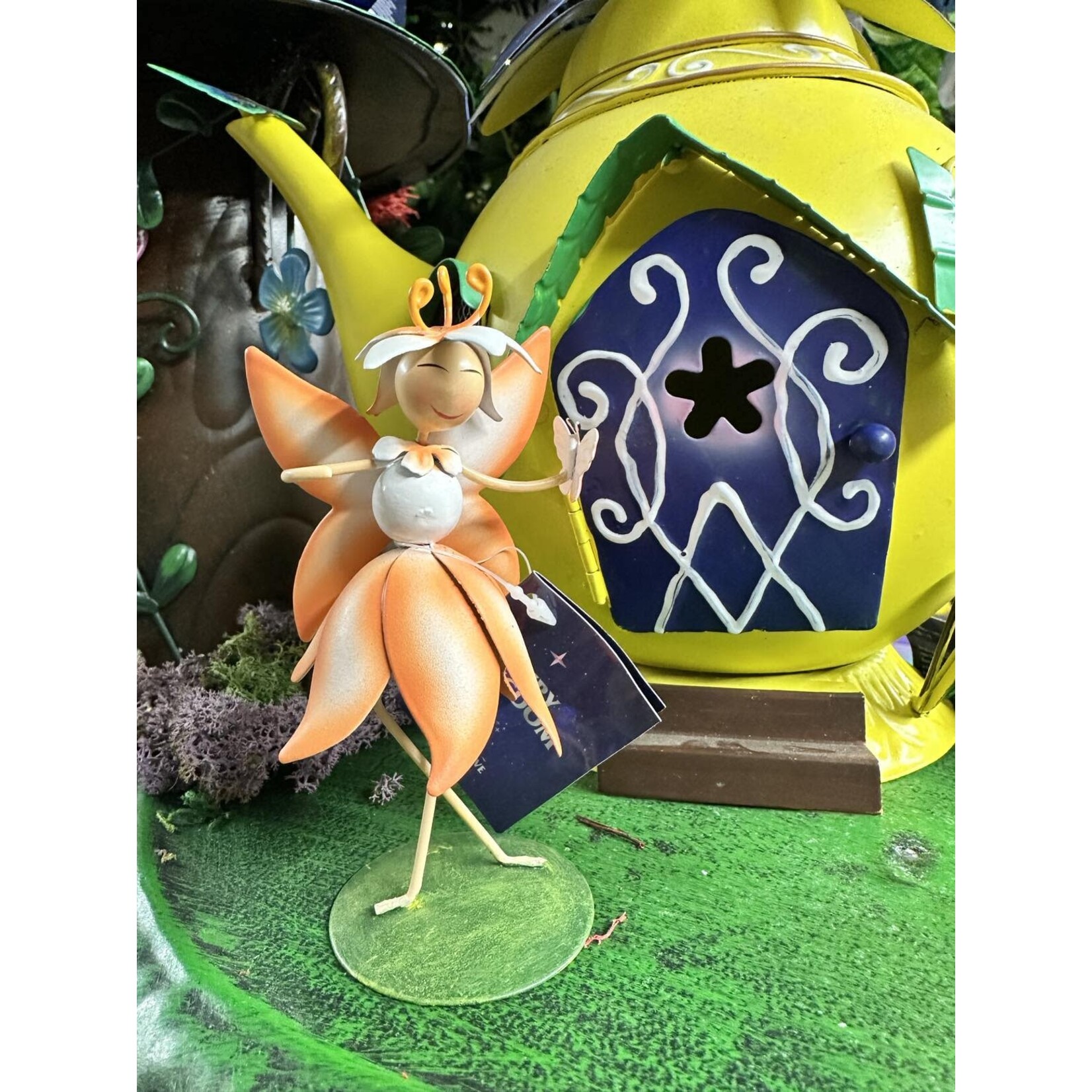 World of Make Believe Fairy Kingdom - Lisa the Lily Flower Fairy (Mini)