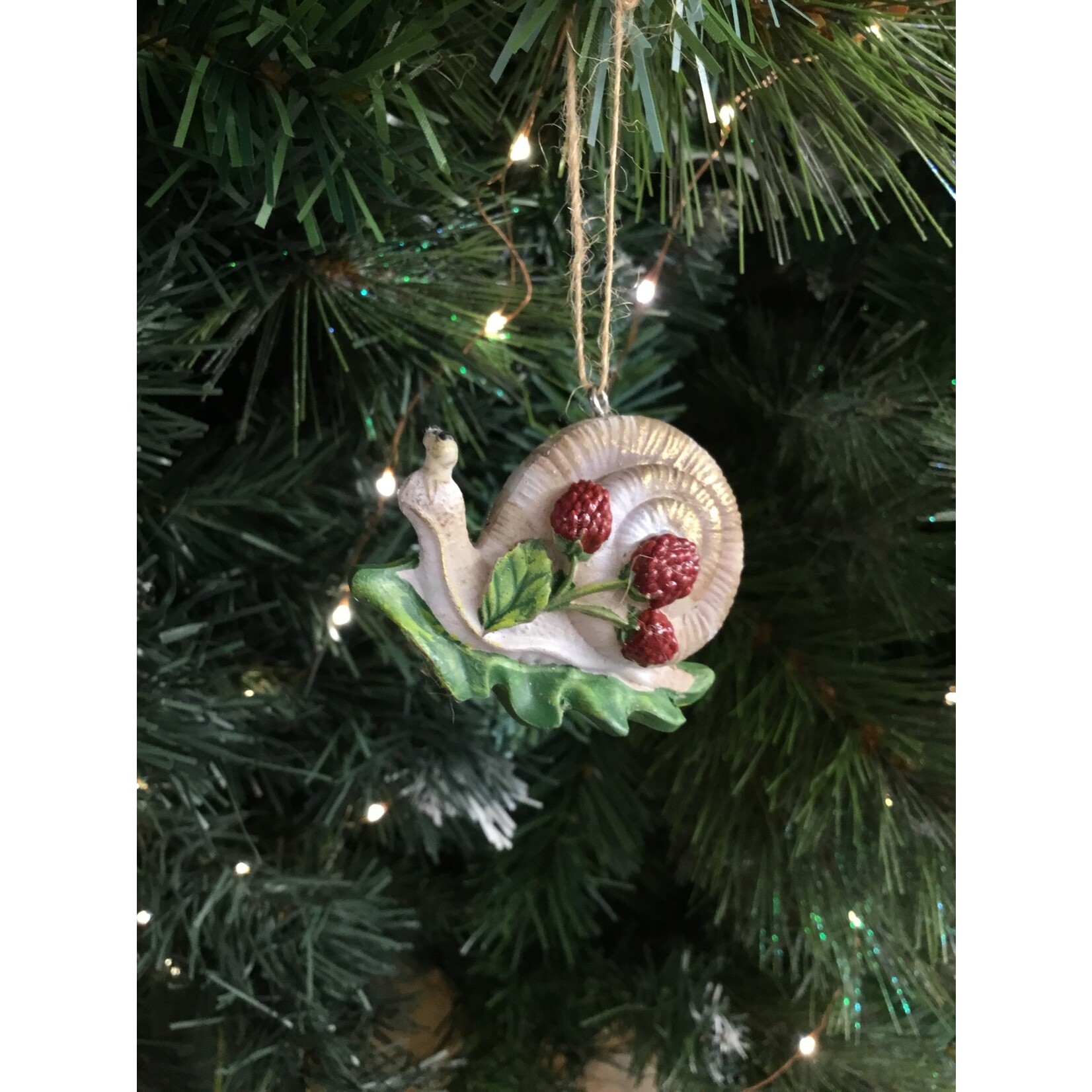 Gisela Graham Resin Snail with Berries Hanging Decoration