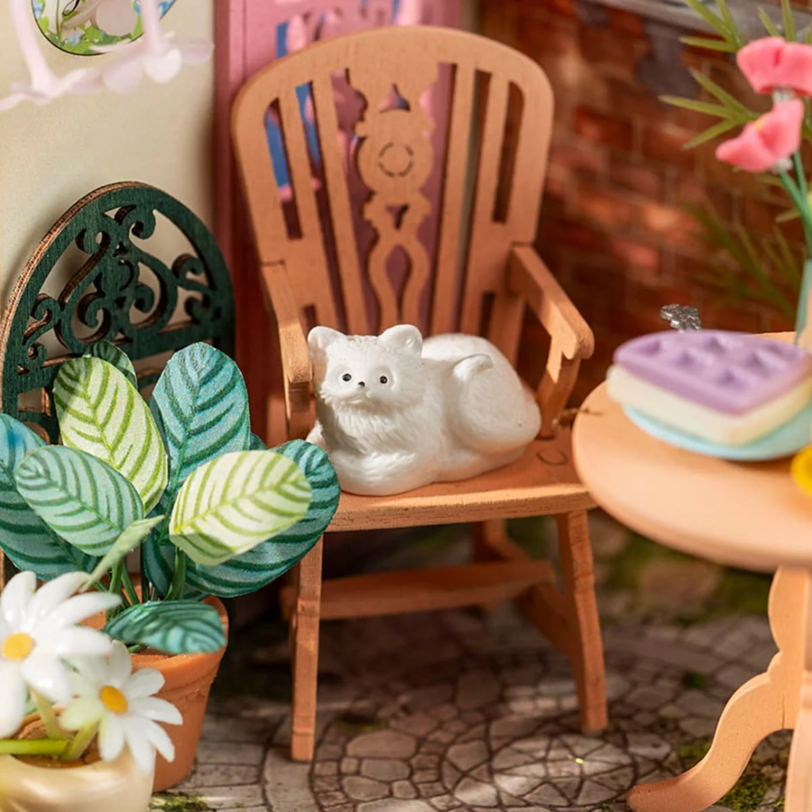 Rolife Rolife Fancy Tea Yard Miniature House Kit - DS038