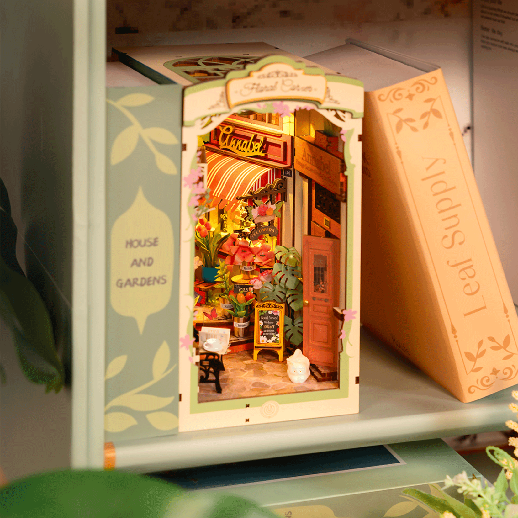 Rolife Rolife Floral Corner Book Nook DIY Kit