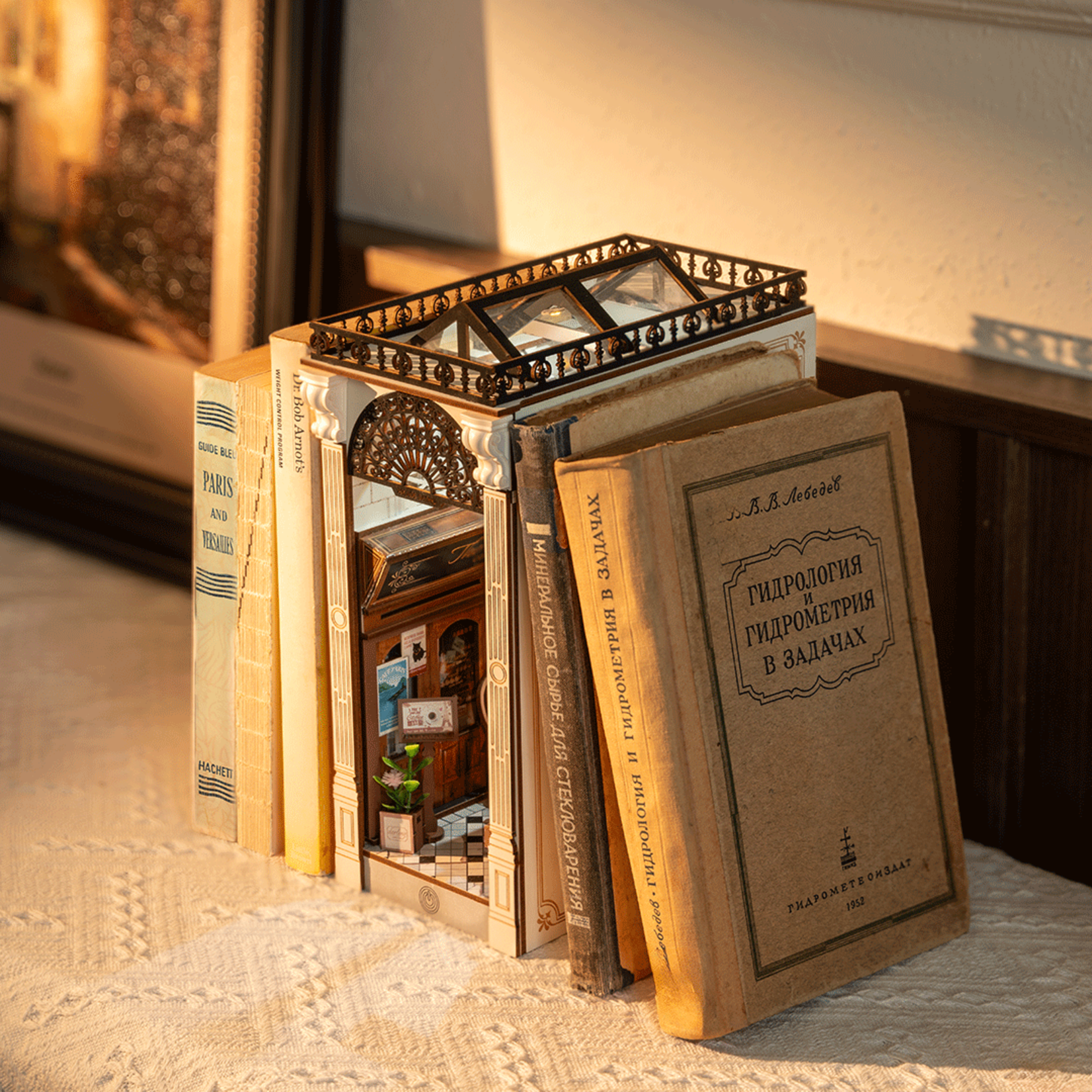 Rolife Rolife Arcade Dating Book Nook DIY Kit