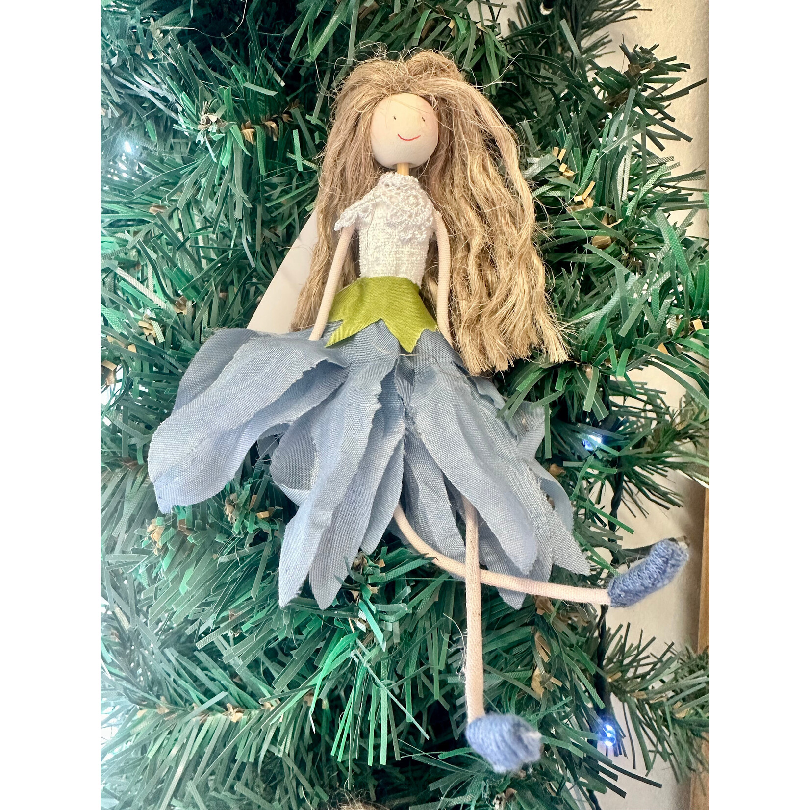 Sitting Flower Girl Blue Dahila