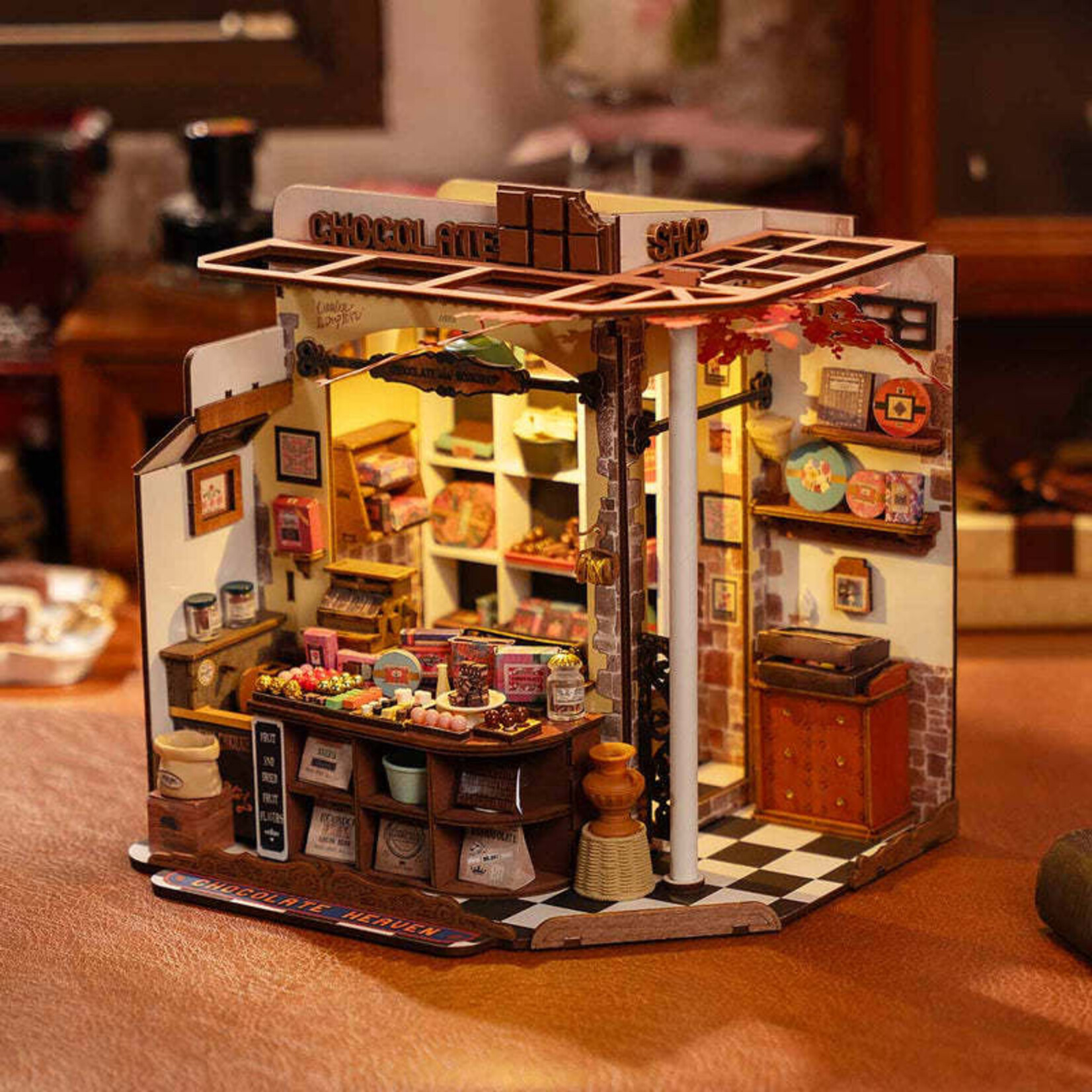 Rolife Rolife Henry’s Chocolate DIY Miniature House