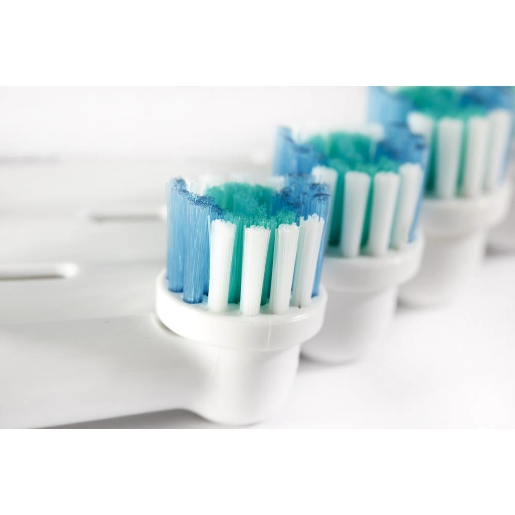 4 Opzetborstels voor elektrische tandenborstels van Oral-B ® van Braun ® (incl verzendkosten)