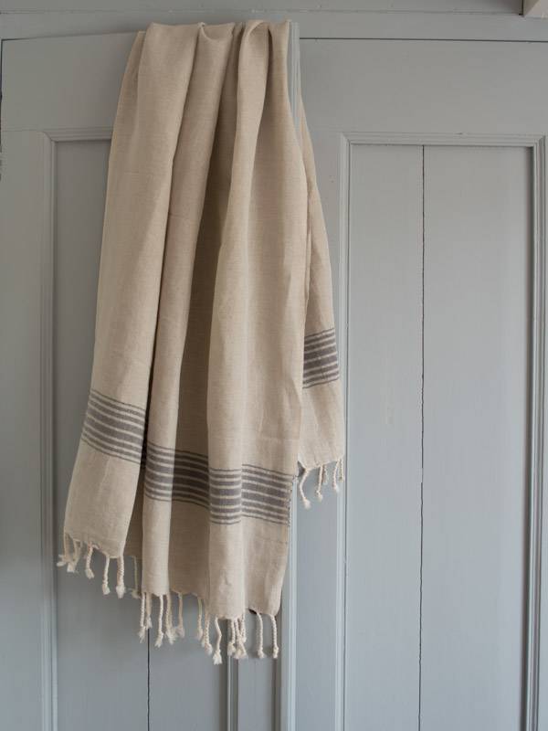 Bedreven De daadwerkelijke enthousiasme Neem je deze luchtige linnen hamamdoek mee naar de sauna of op vakantie? -  RelaxedMoodz.com