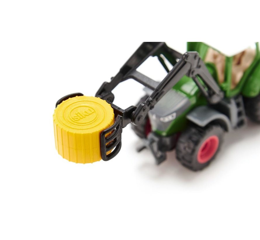 Tractor Fendt met Balengrijper