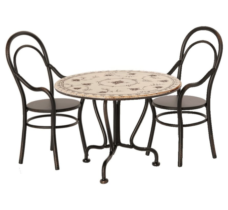 Dining table set w. 2 chairs