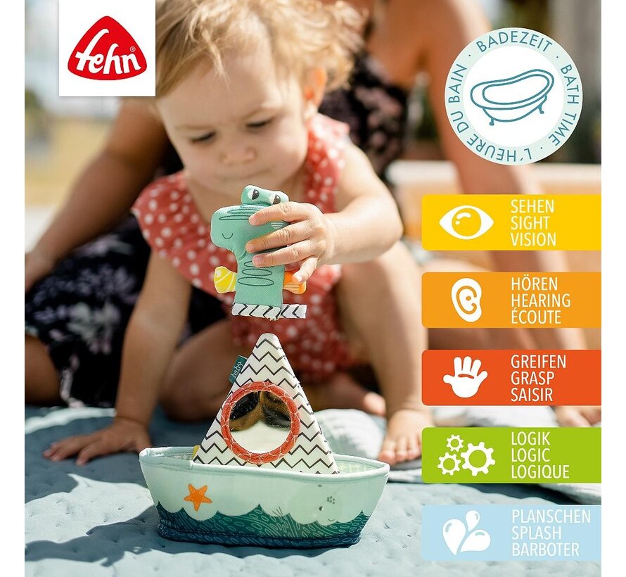 Bath boat with finger puppet crocodile