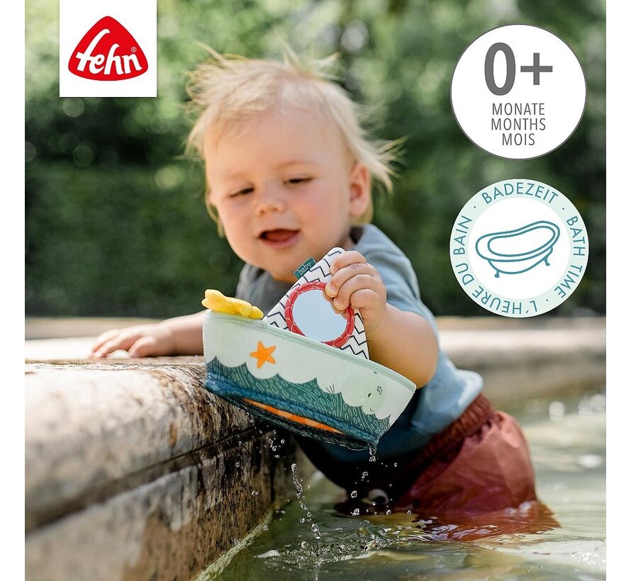 Bath boat with finger puppet crocodile