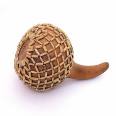 Shekere met bamboe-kralen