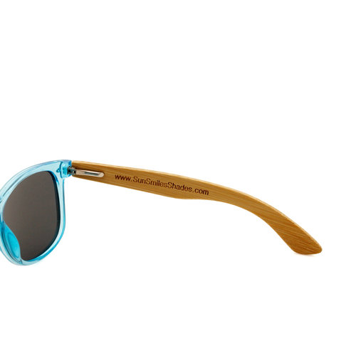 Bambussonnenbrille mit transparentem, blauem Rahmen