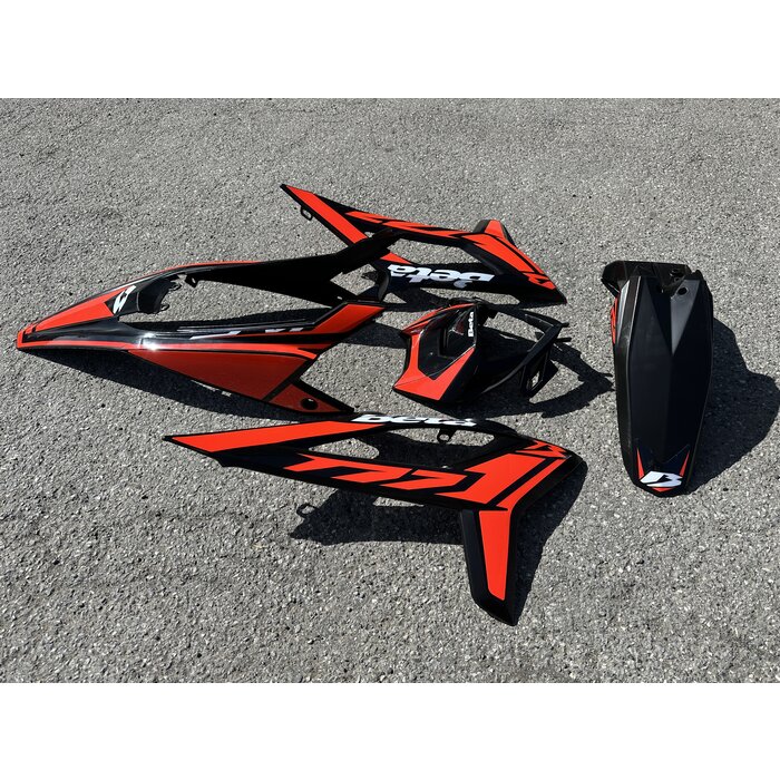 Beta OE Plastiksatz für Beta SPM 50 Moped schwarz inkl. OE Dekor Bj. 25