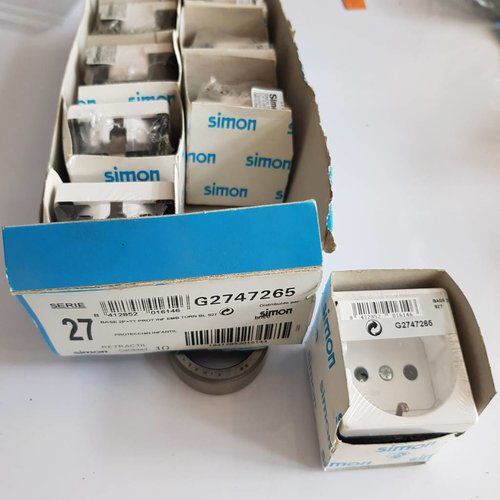 Simon Simon Socket base white 2P+Gr. G2747265