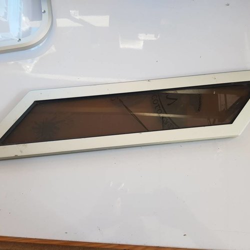 Bullauge mit hellbraunem Plexiglas Aluminiumrahmen Einbaumaß 50 x 110mm