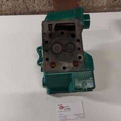 Cylinder head with valves 2001 Volvo Penta 860076