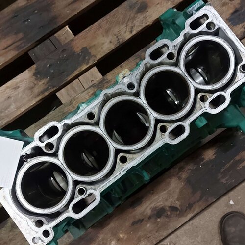 Volvo Penta Cylinder block D3-190 Volvo Penta 869583