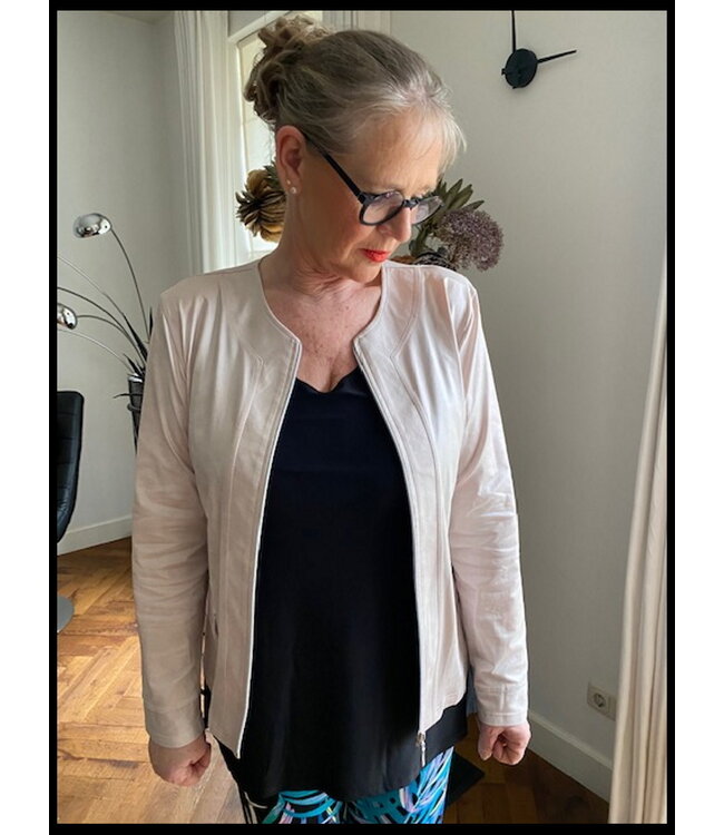 Ecru Leatherlook Magna Jack