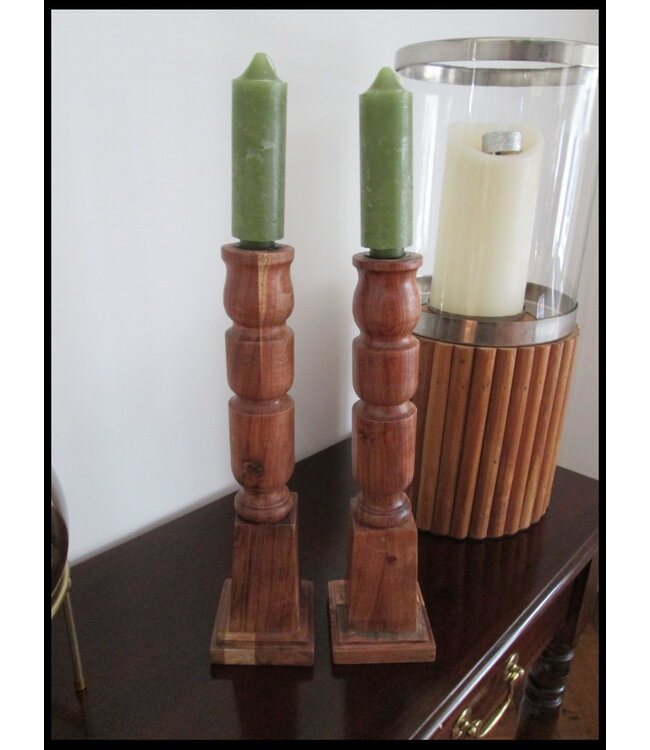 2 Houten kaarsenstandaards