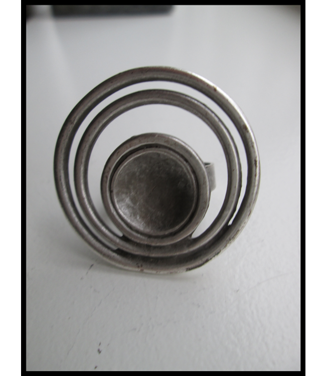Grau Ring
