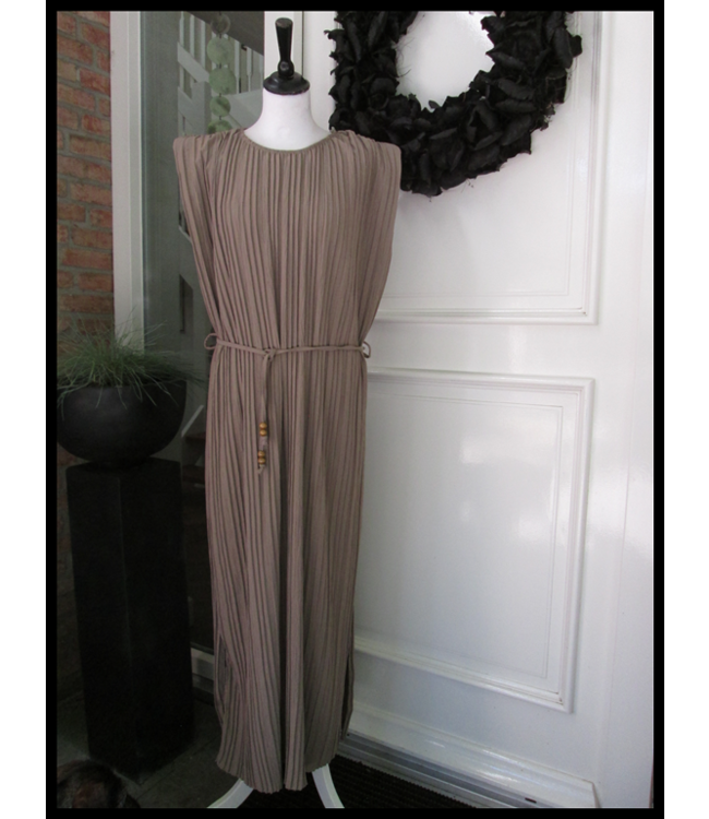 Braun Kleid