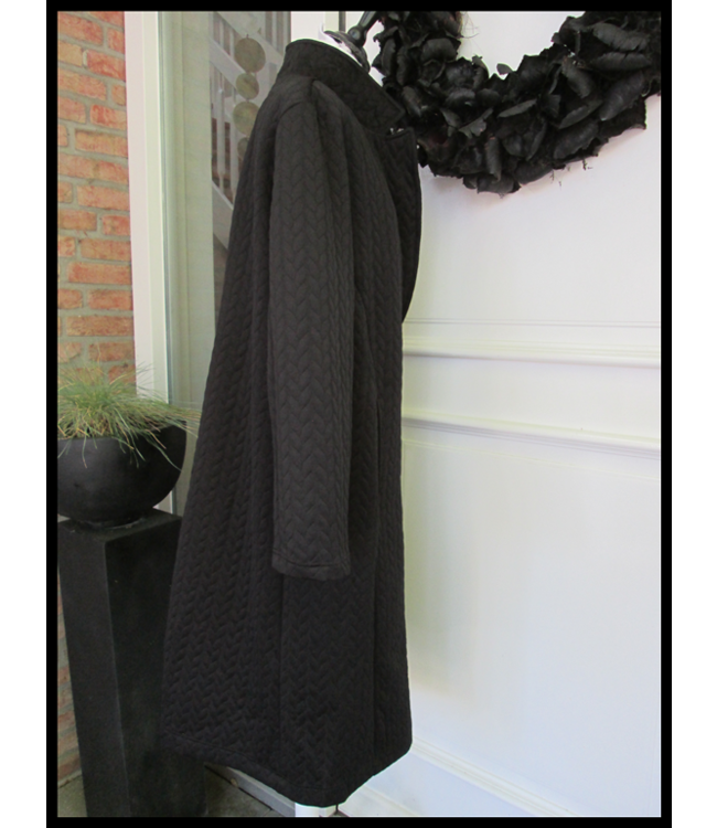 Schwarz Magna Mantel