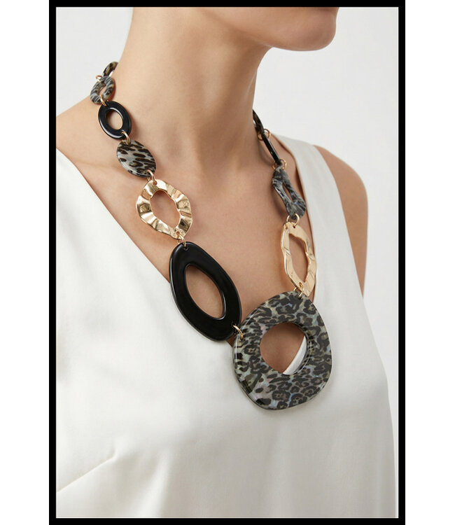 Black Necklet
