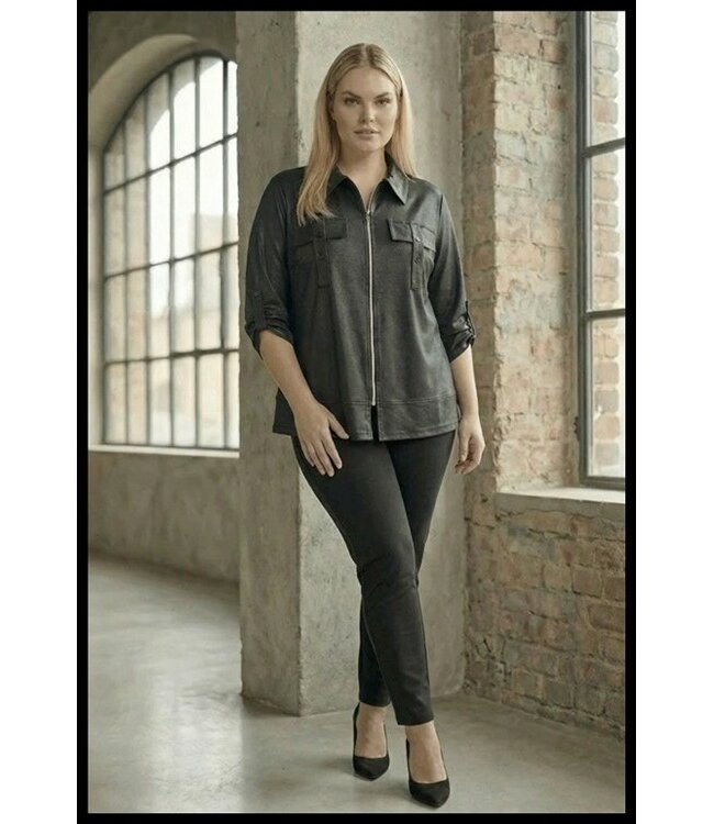 Schwarz Magna Mantel