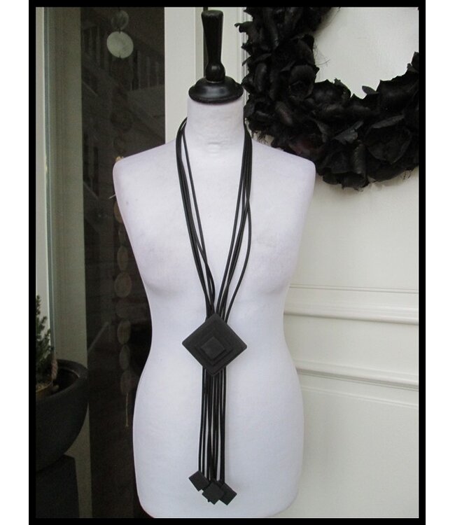 Black Necklet