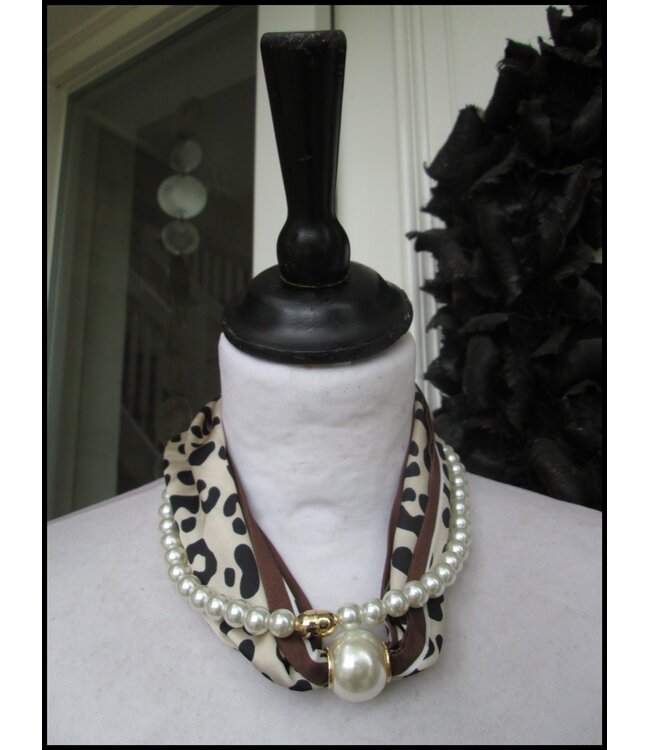 Brown Necklet